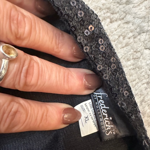 Fredrick’s of Hollywood black sequin skirt - Picture 7 of 8